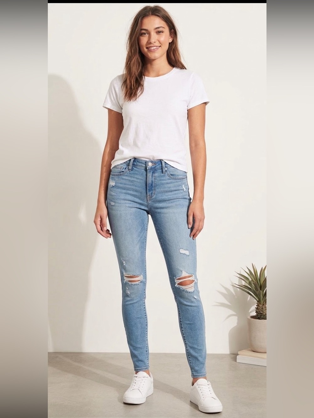 NWT Hollister Mid Rise Super Skinny stretch Distressed crop jeans size 3…